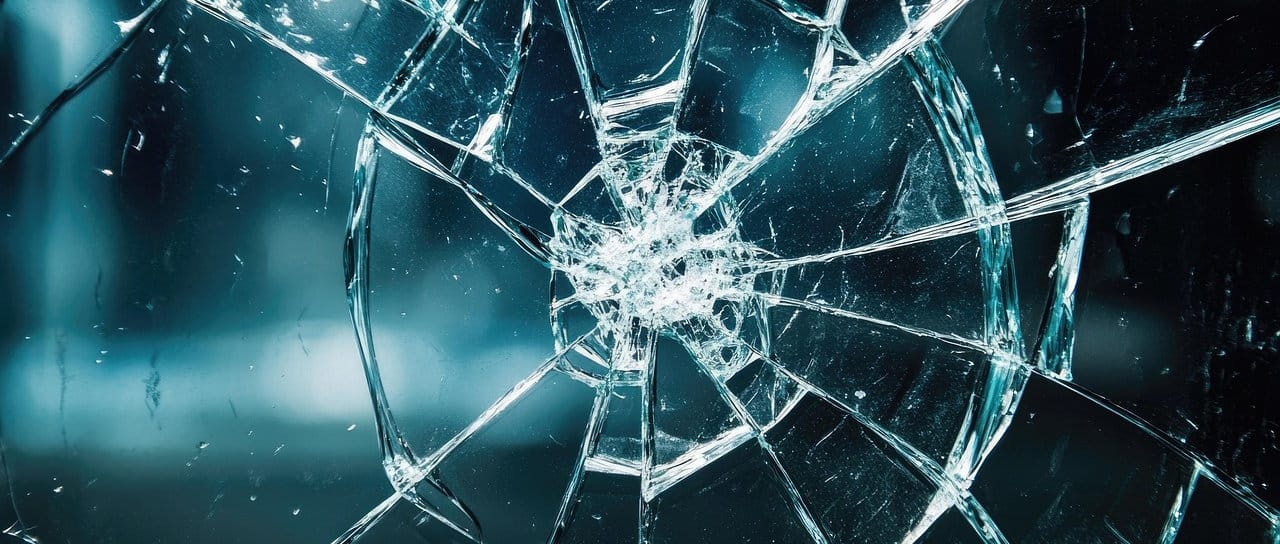 La fractura del consenso ¿Hacia dónde va España?. Cristal fracturado.
